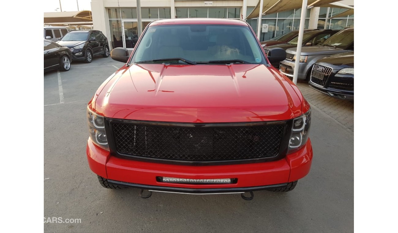 Chevrolet Silverado model 2013 GCC car prefect condition full service full option