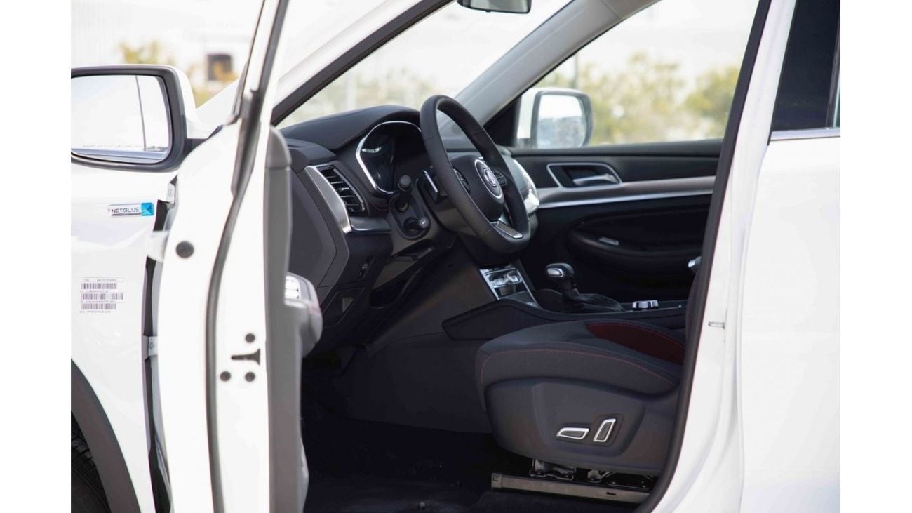 MG RX8 2023 MG RX8 4X4 2.0 STANDARD - White Pearl inside Black