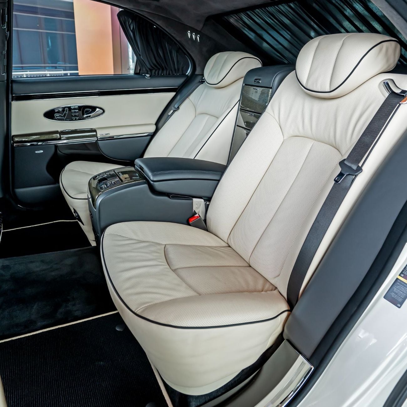 مرسيدس مايباخ 57 Maybach 57 S - 2009 - GCC Specs - 11,000KM-IMMCULATE CONDITION