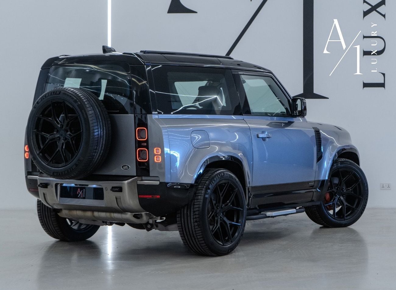 لاند روفر ديفندر 2021 Land Rover, Defender X (P400) Fully Loaded, Excellent Condition, GCC Spec