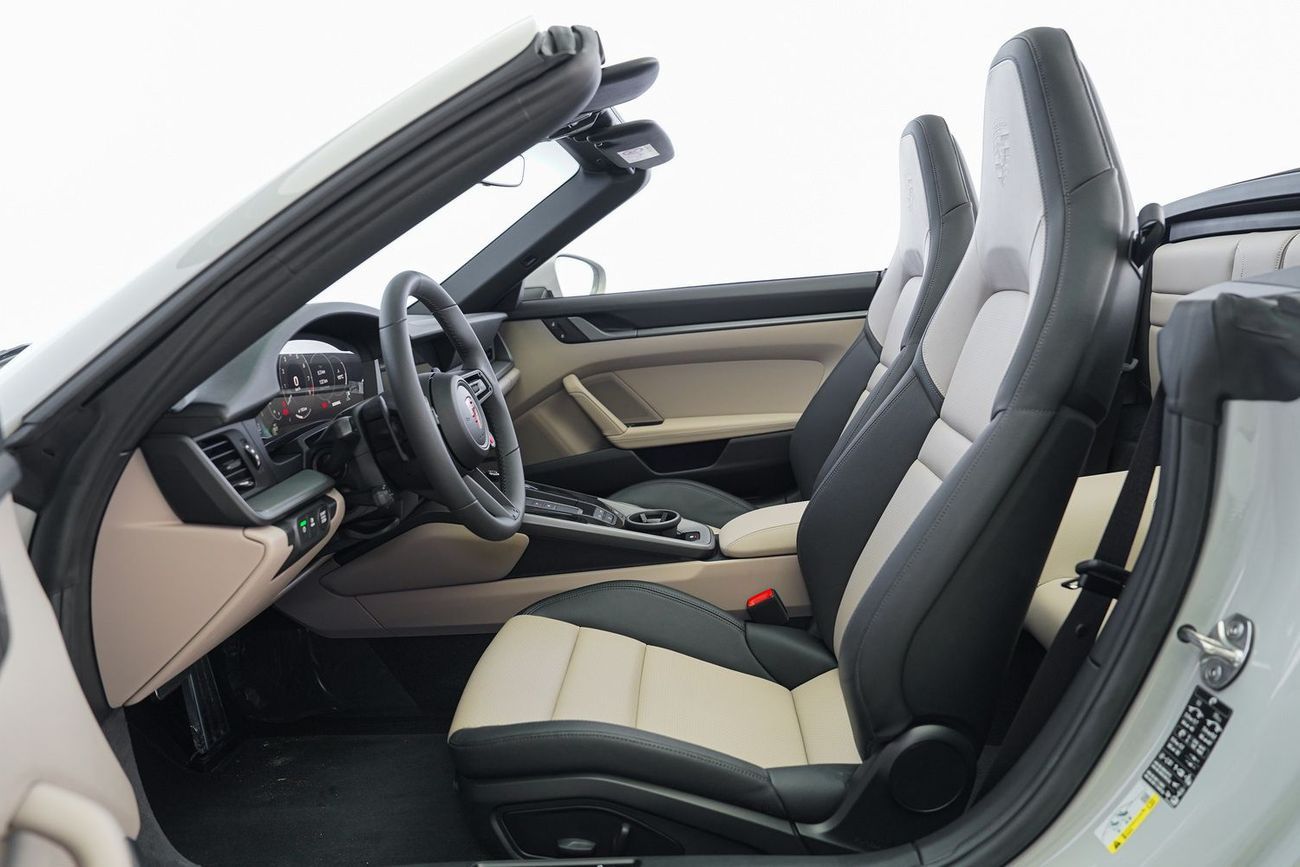 Porsche 911 Carrera 4 3.0L (444 HP) Convertible