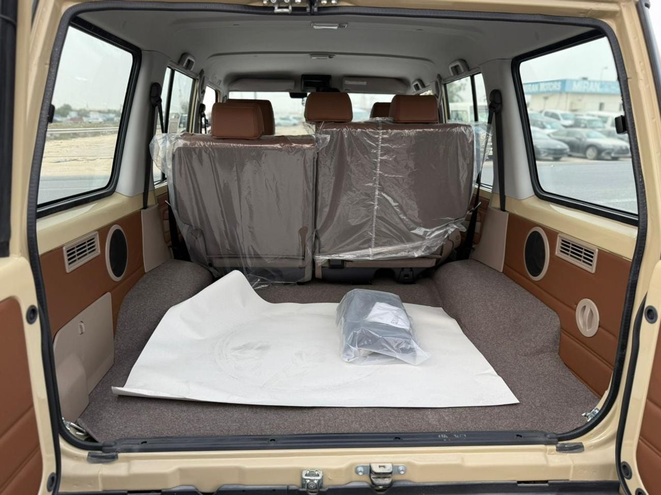 Toyota Land Cruiser 70 LX 2.8L FULL SAUDI WITH COOLING BOX AND COMPRESSOR