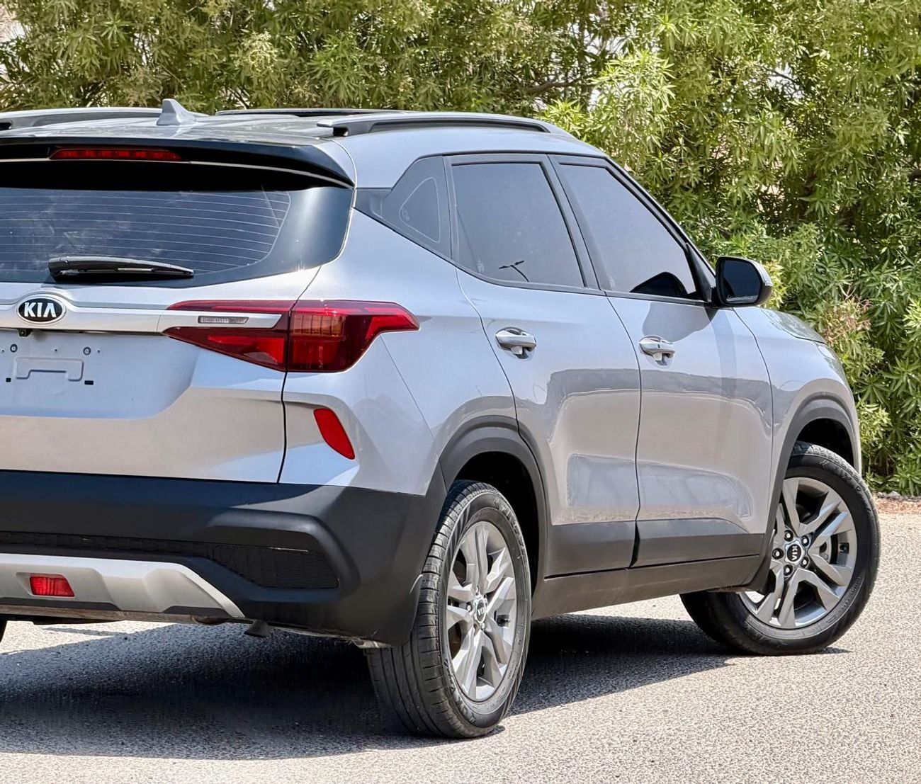 كيا سيلتوس LX 740-Monthly l GCC l Sunroof, Full Option I Accident Free