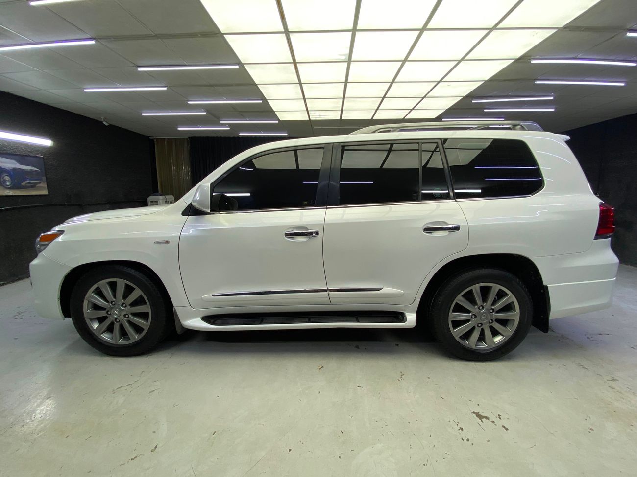 لكزس LX 570 NAVIGATION SPORT