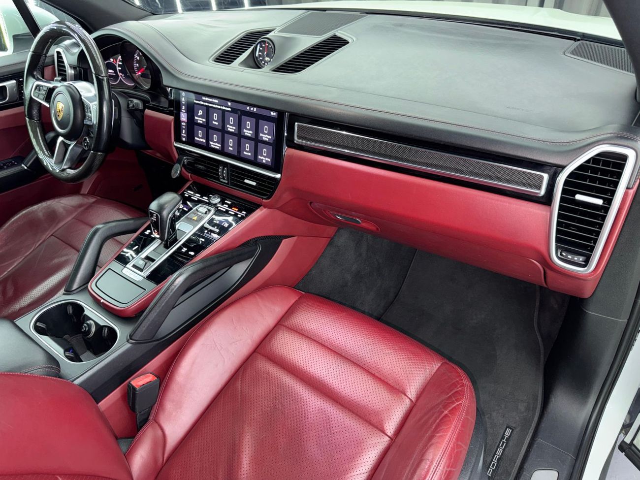 Porsche Cayenne S 2.9L (440 HP) 2019 Porsche Cayenne, 2027 Warranty, Full Service History, Sport Chrono Package, GCC