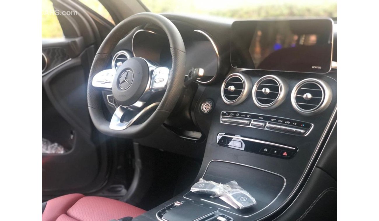مرسيدس بنز GLC 300 2020 Mercedes-Benz GLC 300 4MATIC, 2.0L, GCC 0km