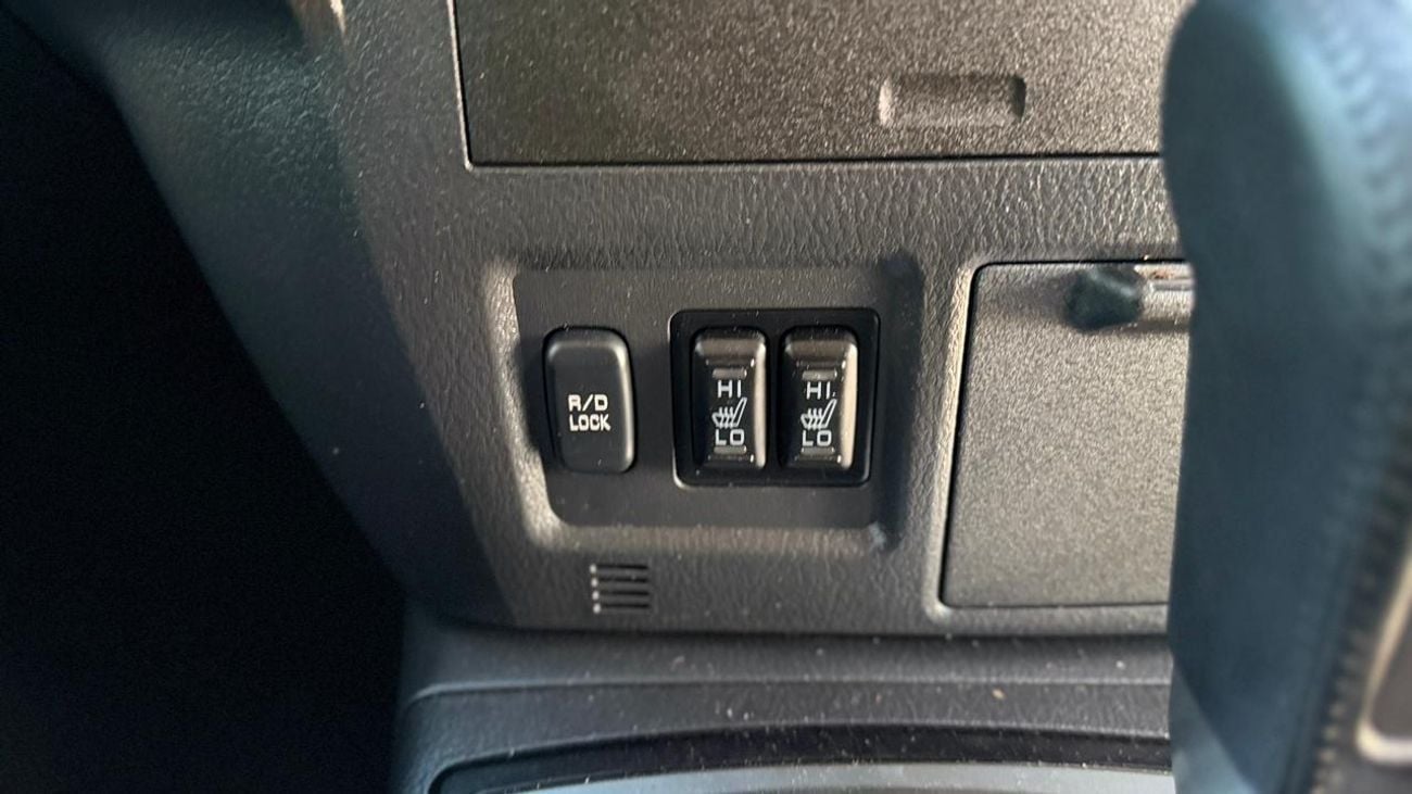 Mitsubishi Pajero SIGNATURE BODY KIT MODIFIED | ELECTRIC HEATED SEATS | BACK CAMERA | PARKING SENSORS | 3.2L DIESEL EN