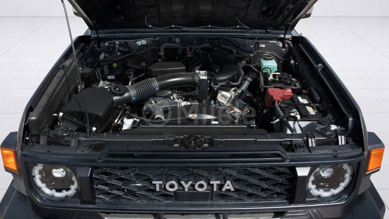 Toyota Land Cruiser Pickup 70 LX SC