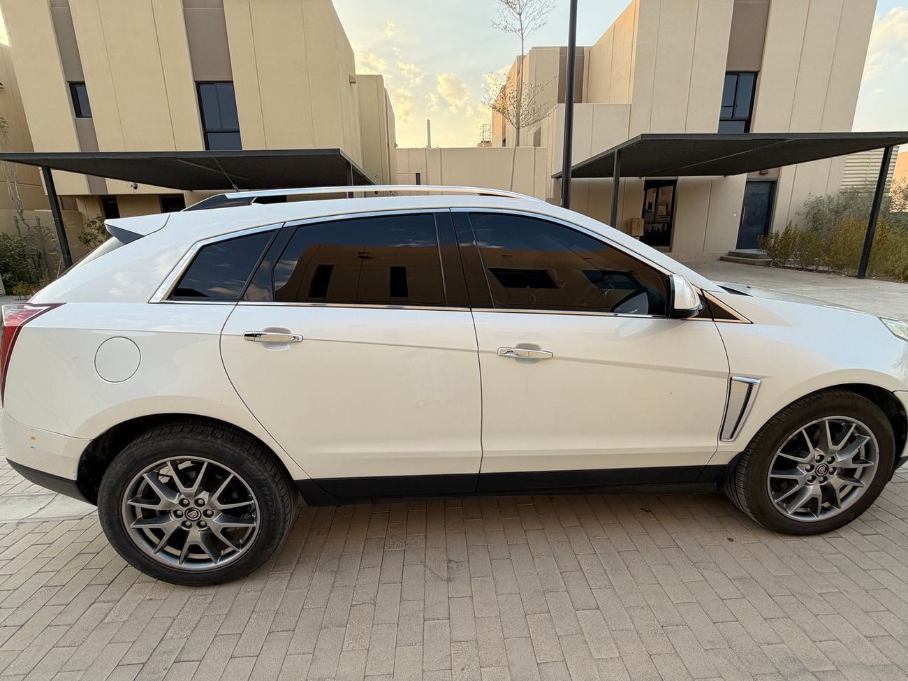 كاديلاك SRX LUXURY