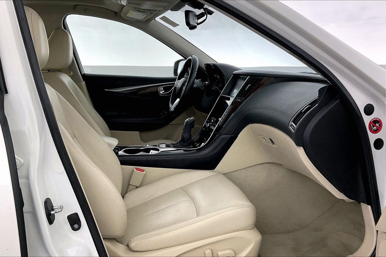 Infiniti Q50 Premium / Luxe