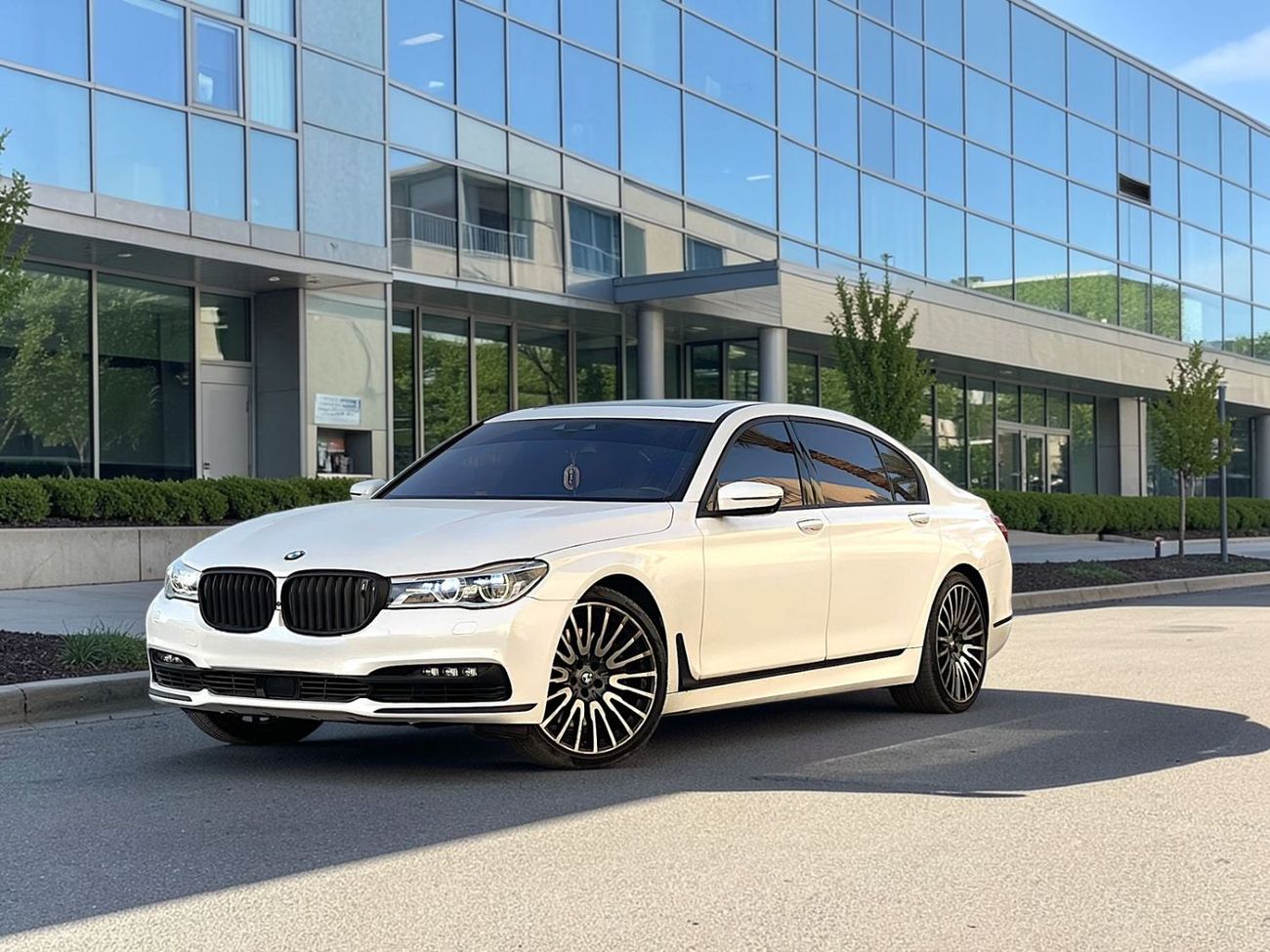 بي أم دبليو 750Li xDrive Executive 4.4L