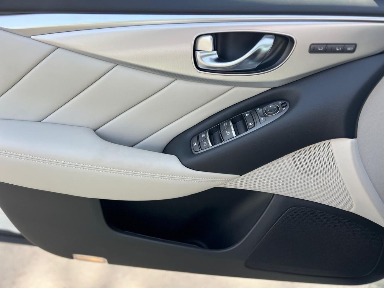 Infiniti Q50 Luxe 3.0L