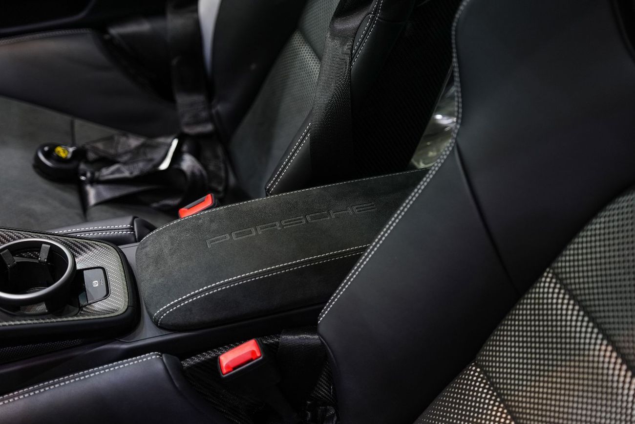 بورش 911 GT3 RS 4.0L (520 HP) Coupe Weissach Pack, Full Carbon, Ceramic Brakes, Dealer Warranty Till 23/02/20