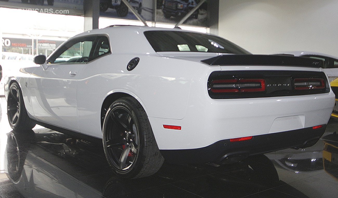 Dodge Challenger SRT Hellcat V8, GCC Specs with 3 Yrs or 100K km Warranty