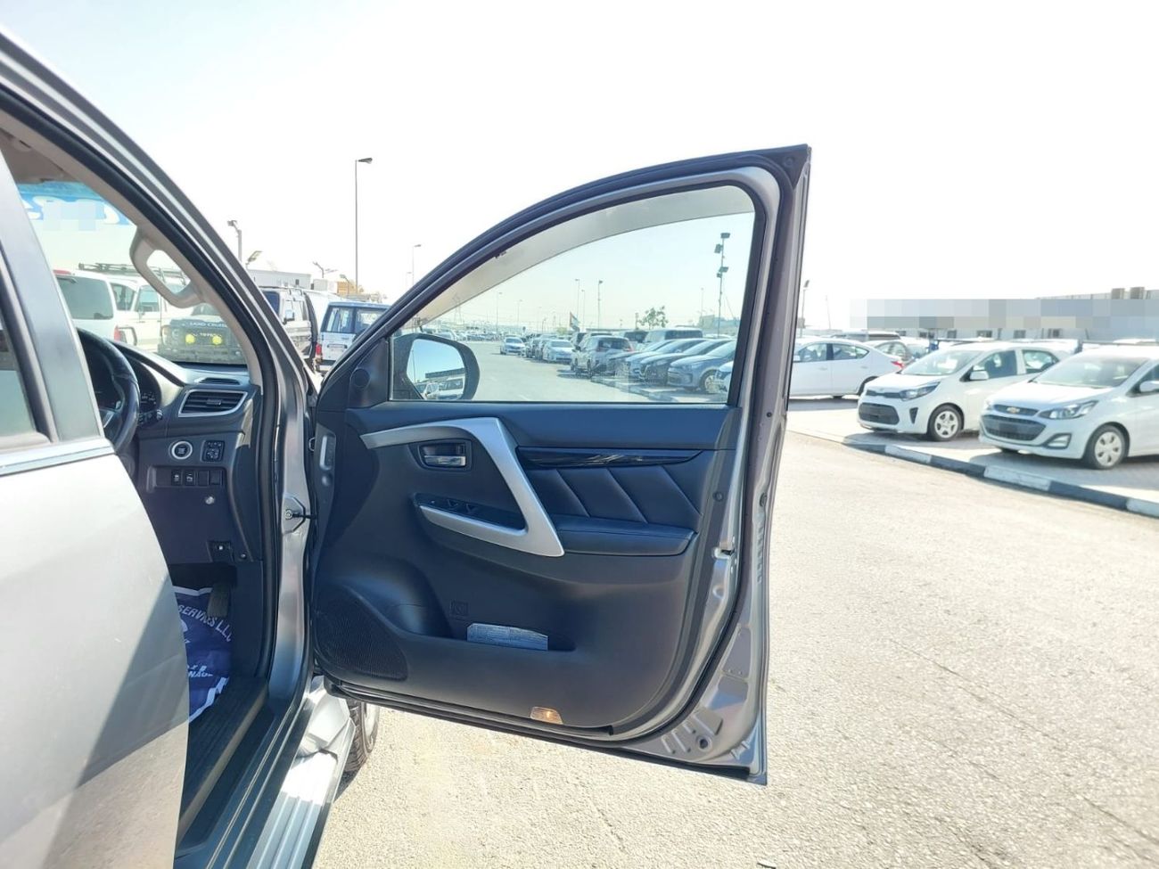 Mitsubishi Pajero MITSUBISHI PAJERO SUV RHD 2016 MODEL 2.4 L DIESEL AUTOMATIC(PM05897)