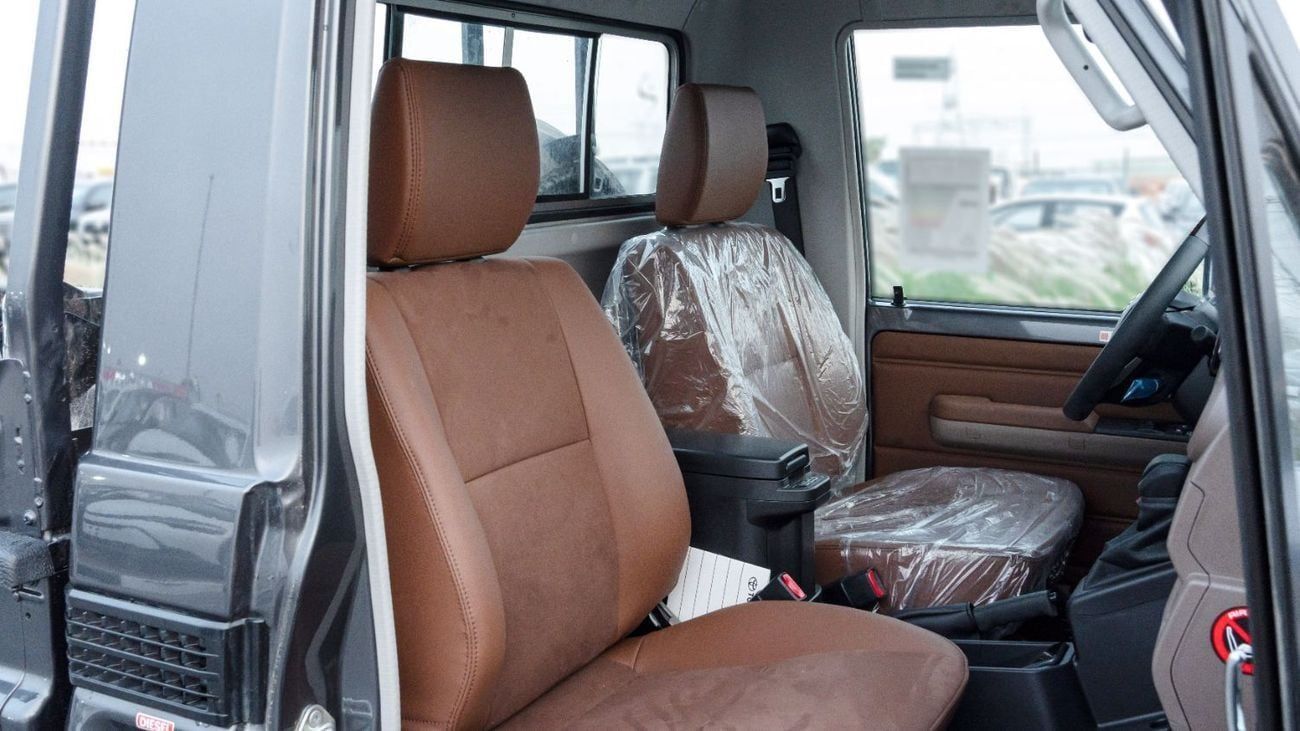 تويوتا لاند كروزر بيك آب 2026 Toyota LC79 2.8L AT Diesel Full Option (Grey-Brown)
