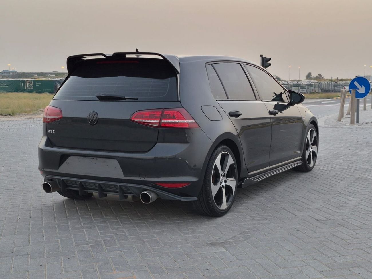 فولكس واجن جولف GTI 2.0L