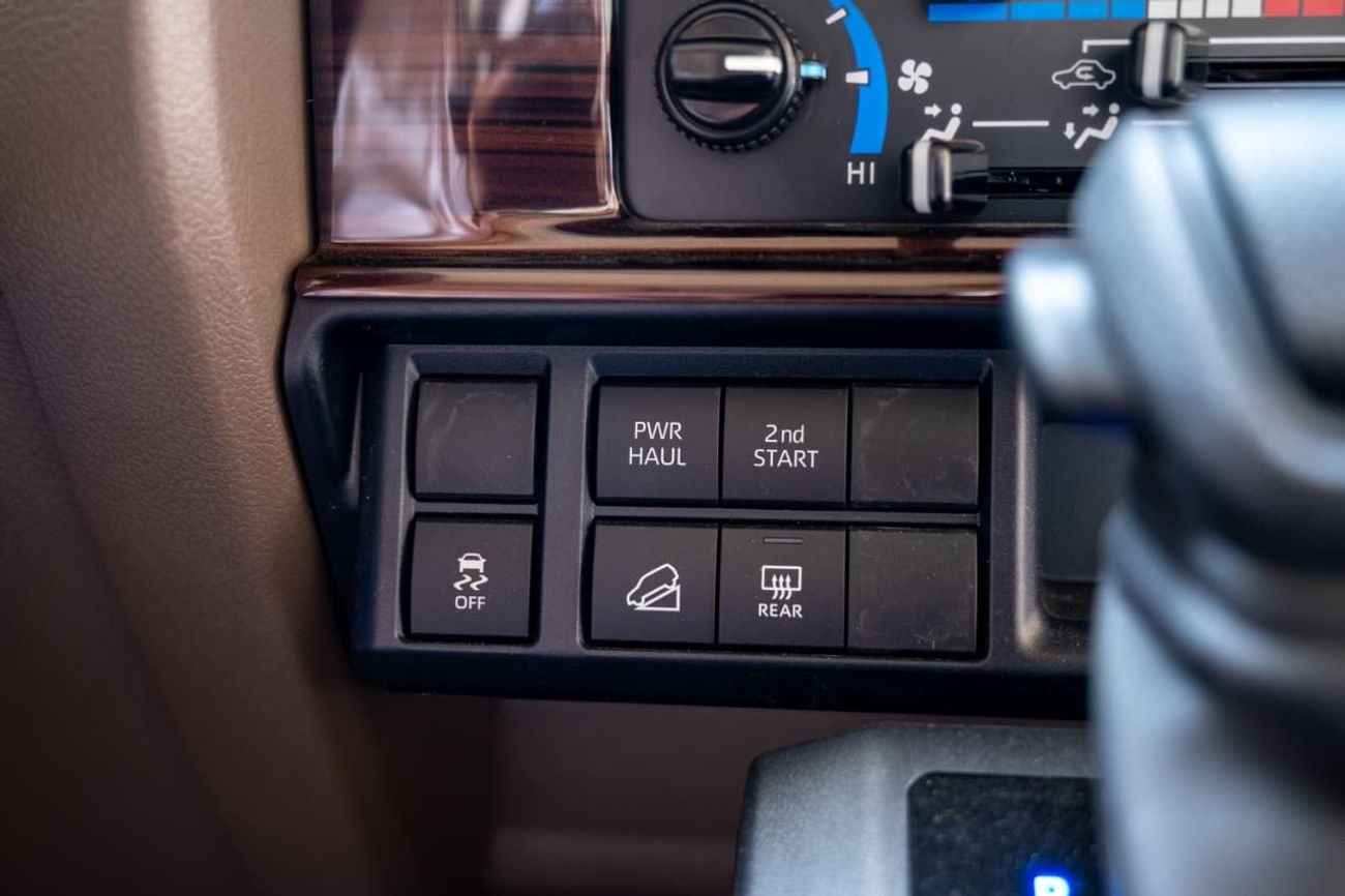 تويوتا لاند كروزر 70 Toyota LC76 2.8L Turbo Diesel Z1 Full Option 2026