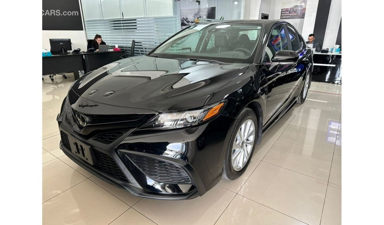 Toyota Camry 2023 Model Toyota Camry SE 2.5L, Canadian specification - Black and Silver
