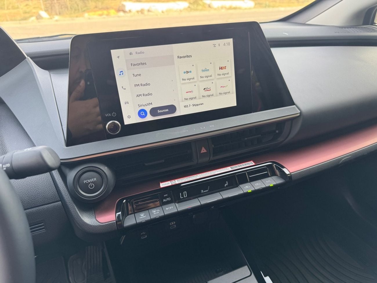 Toyota Prius PLUG-IN HYBRID / 2.0L V4 /  1000KM RANGE / 72KM ON ELECTRIC ONLY/ RADAR / LINE ASSIST / BIG SCREEN