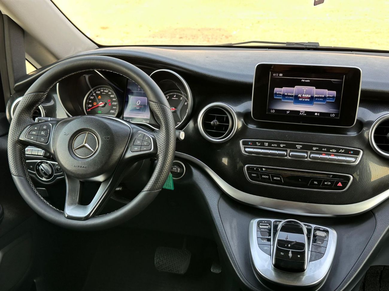 Mercedes-Benz V 250 MERCEDES V-250 2016 GCC FULL OPITION // GOOD CONDITION