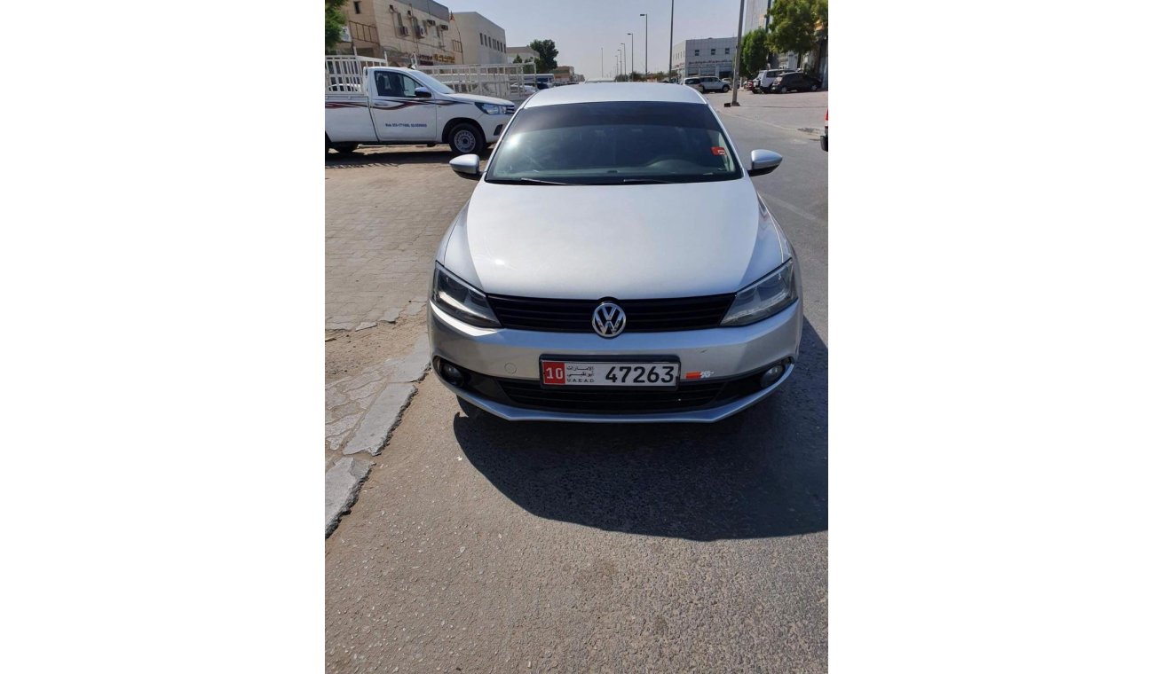 فولكس واجن جيتا Volkswagen Jetta Mid Option for Sale at 13700 AED