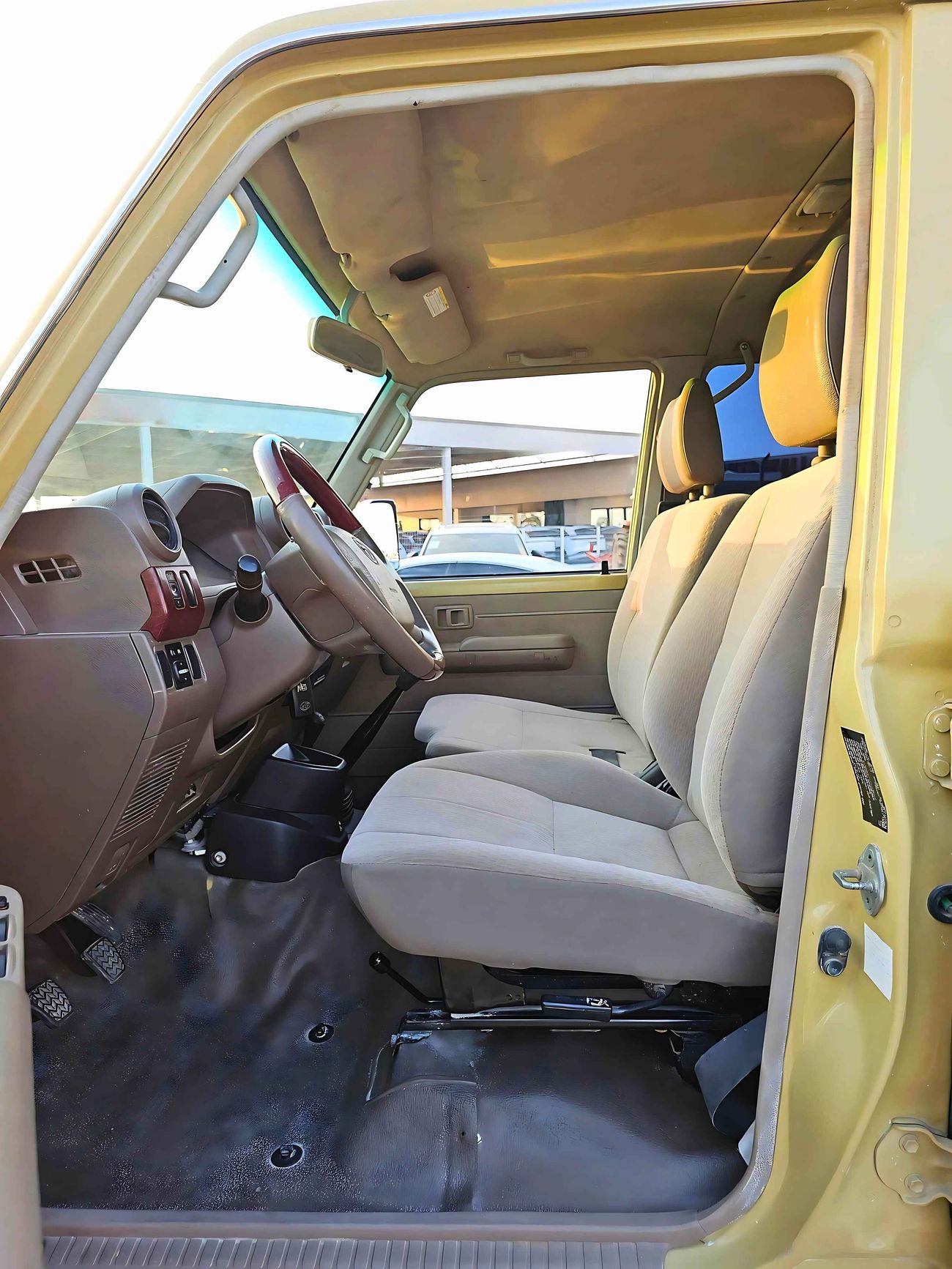 Toyota Land Cruiser Pick Up / 4 DOOR / PATROL MANUAL V6 / ONLY FOR EXPORT / LOT# 69619
