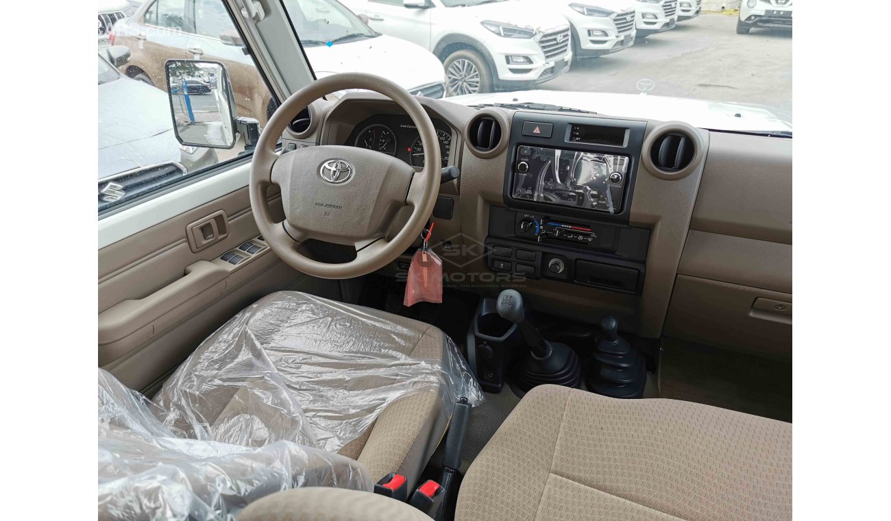 Toyota Land Cruiser Pick Up 4.5L V8 Diesel, 16" Tyre, Front Window Defrost Control, Dual Airbags, Fabric Seats (CODE # LCDC03)