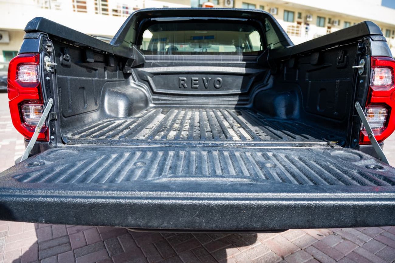 تويوتا هيلوكس 2.8L GD Adventure | Double Cabin Pickup | Automatic | Four Wheel drive | Diesel | 5 Seats | 4 Door