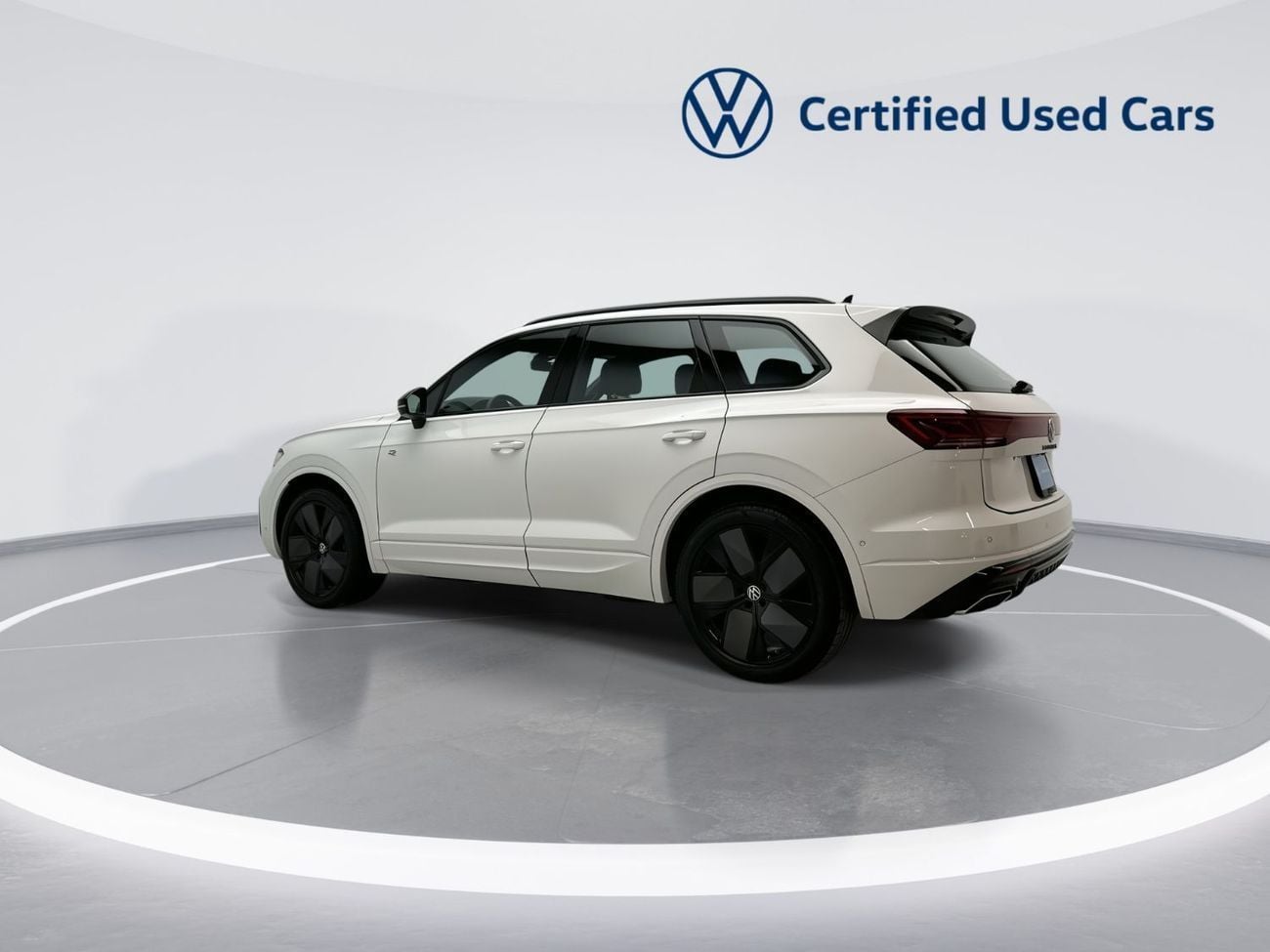 Volkswagen Touareg Touareg R-Line + (Ref#00130) - 42,100 AED SAVINGS from New Car