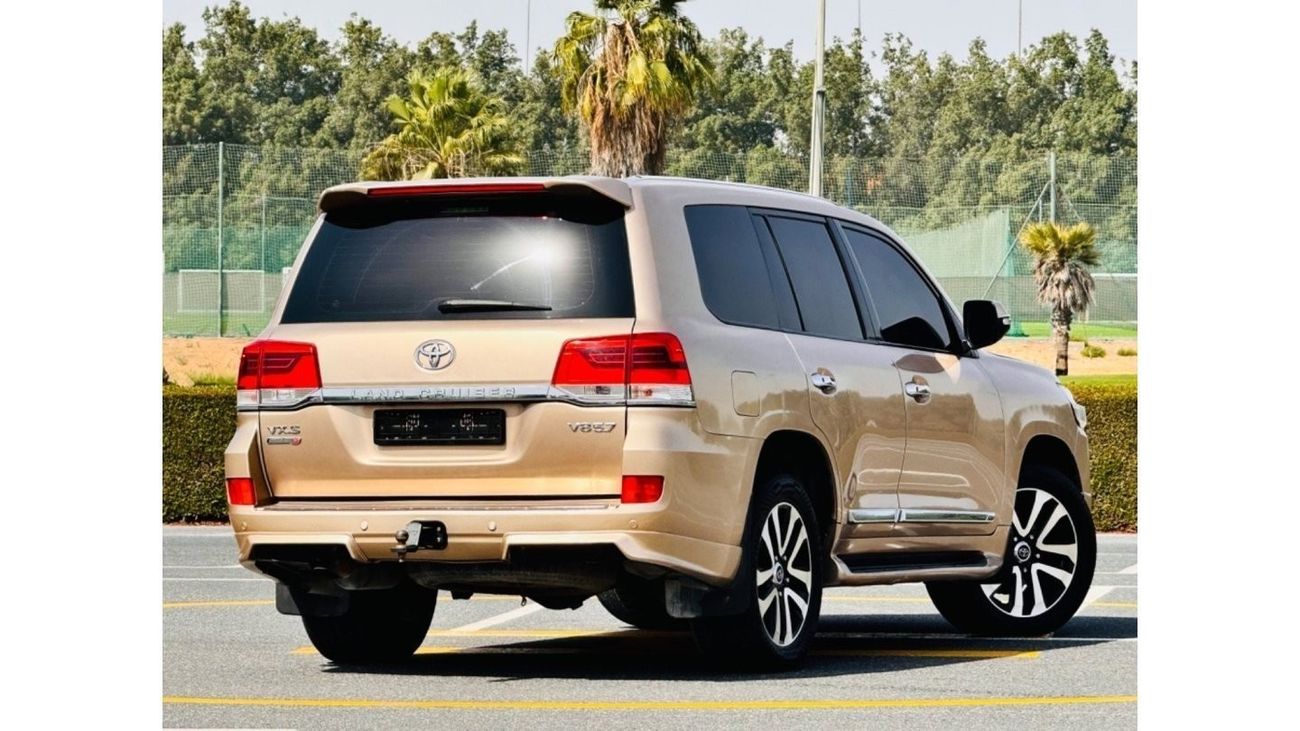 تويوتا لاند كروزر 5.7 update 2021