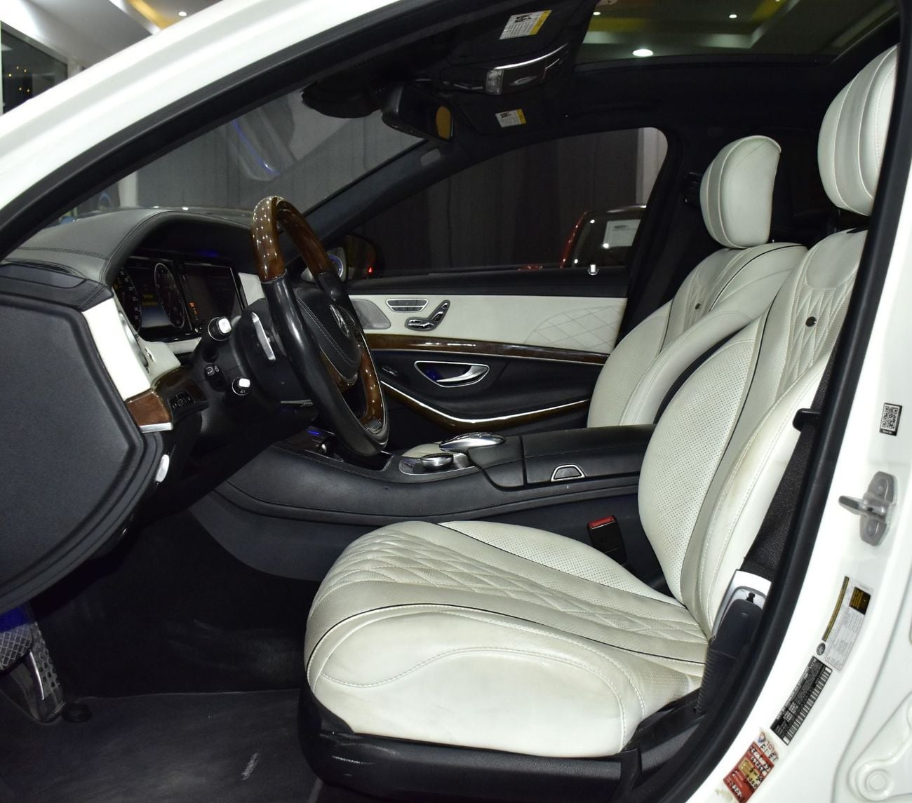 مرسيدس بنز S 550 EXCELLENT DEAL for our Mercedes Benz S550 ( 2016 Model ) in White Color American Specs