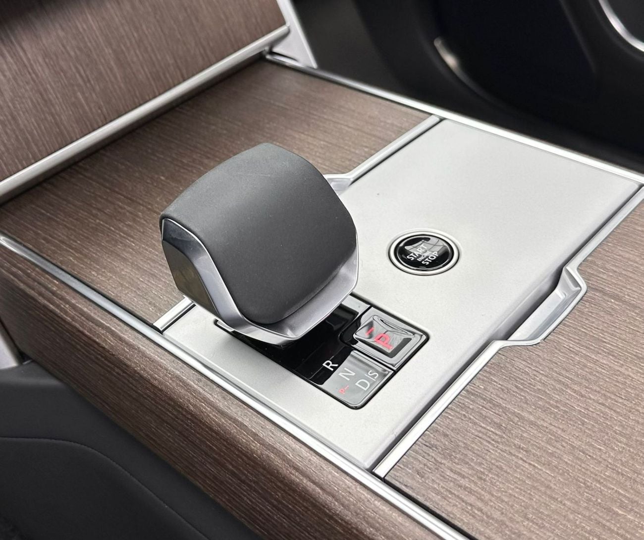 Land Rover Range Rover LWB SE P530 4.4L 2025 Land Rover Range Rover SE P530 LWB, Warranty, Excellent Condition