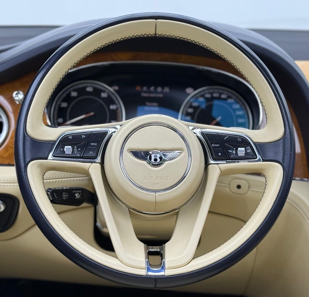 Bentley Bentayga 2017 Bentley Bentayga W12, Full Service History, High Option, GCC