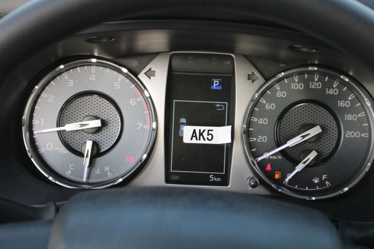 Toyota Hilux Only for Nigeria LHD Double Cabin Utility Pickup 2.7L V4 2TR Petrol engine Automatic Gear 4WD 5 Seat