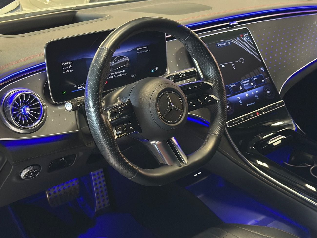 مرسيدس بنز EQE 350+ Premium +