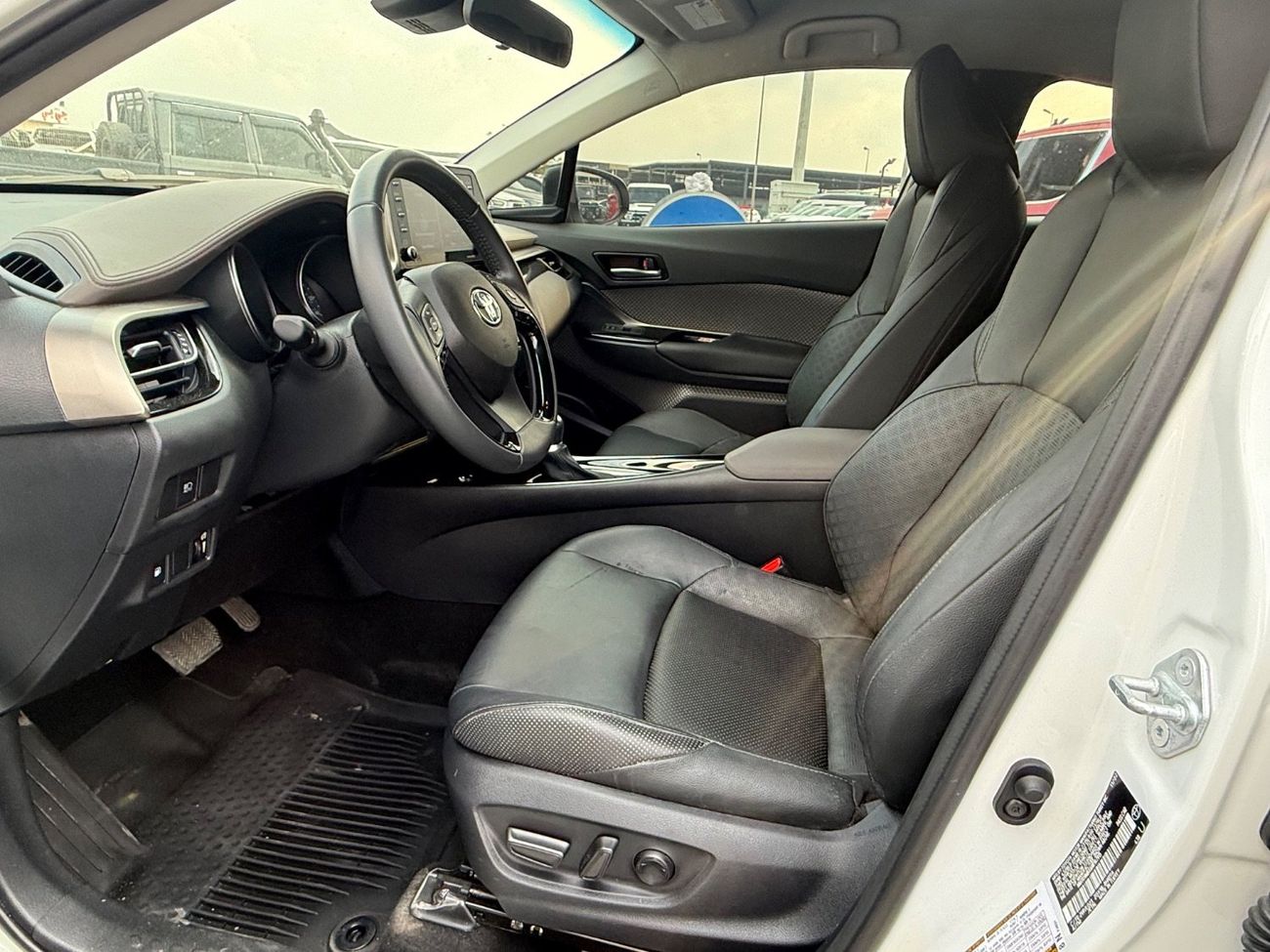 تويوتا CHR LIMITED,LEADER SEAT,PUSH START, STICKER 2023 MODEL