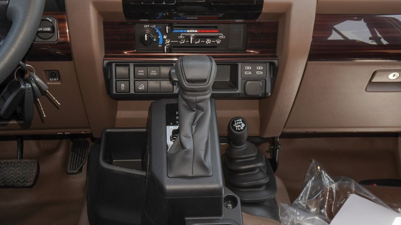Toyota Land Cruiser Pick Up LX 2.8L Diesel Double Cabin A/T