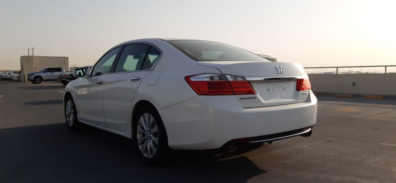 Honda Accord GCC SPECS WITH SUNROOF AGENCY SERVICE