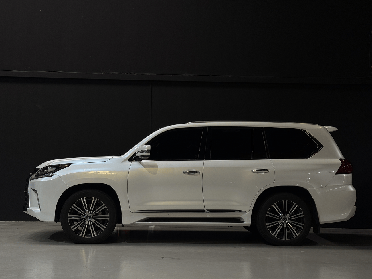 لكزس LX 570 PLATINUM