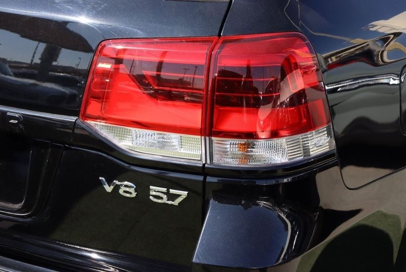 تويوتا لاند كروزر VXR 5.7L 4WD Toyota Land Cruiser VX.R 5.7L / 2018 / GCC / Original Paint