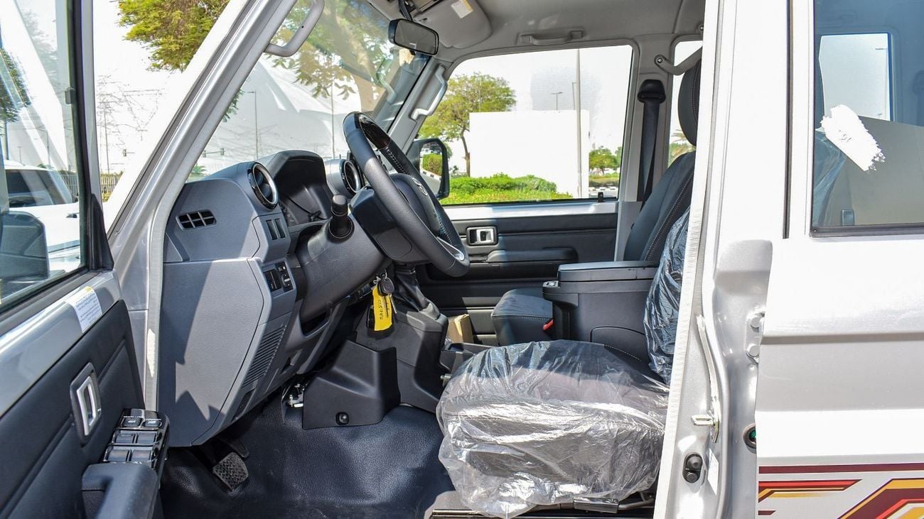Toyota Land Cruiser Pick Up TLC79 DC ECTAGR011 – 2026 Toyota LC79 Double Cab Pick Up – High Options - 2.8L Diesel Auto – Silver