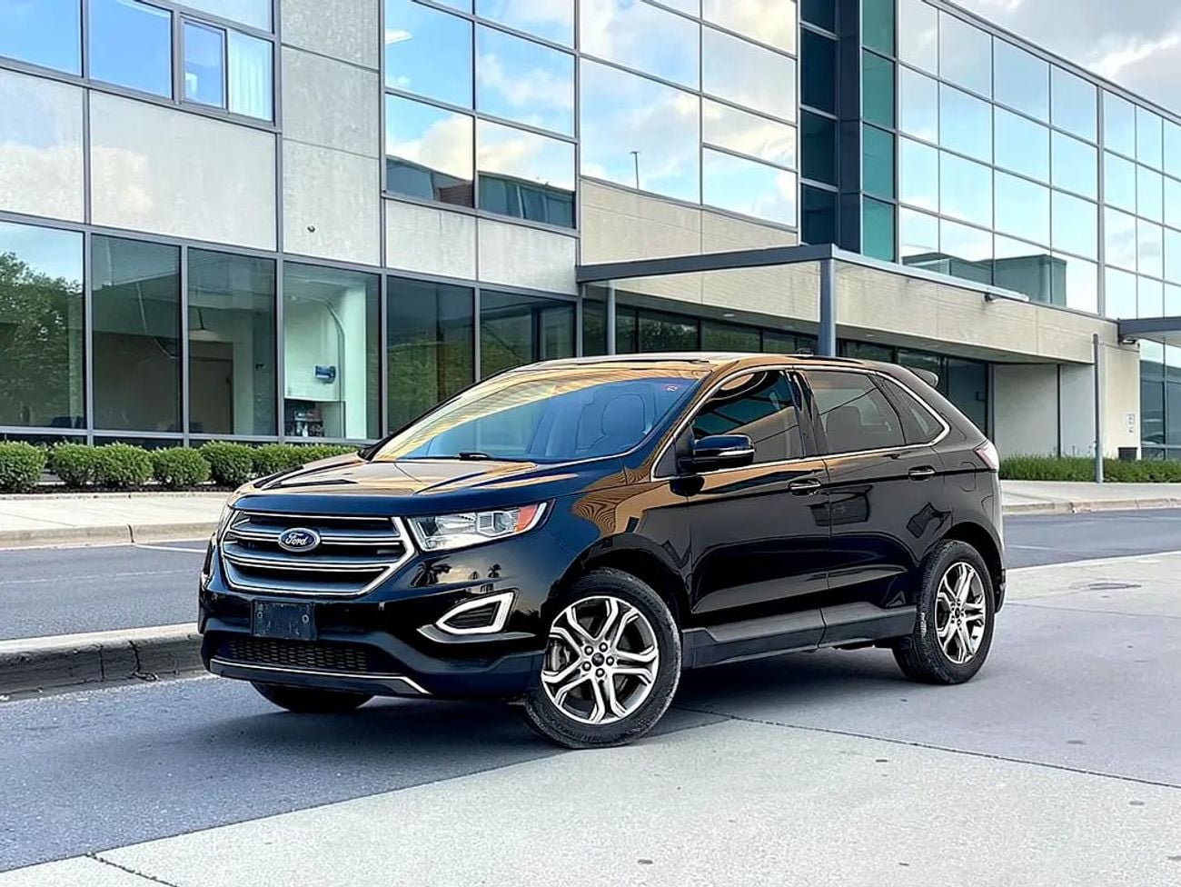 Ford Edge 1,045 P.M | 3.5 V6 Titanium - GCC Specs -under warranty | ORIGINAL PAINT