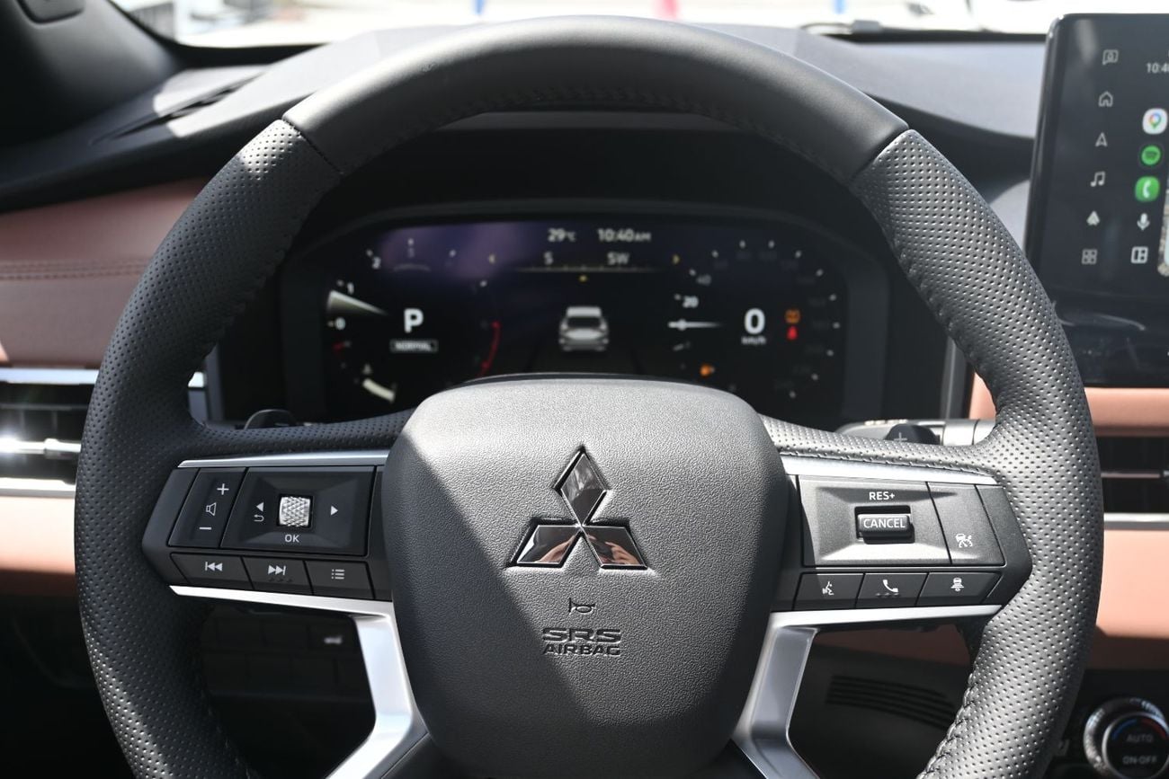 ميتسوبيشي آوتلاندر Mitsubishi Outlander P-Line, 2.5L Petrol 4WD, Model 2026, Color Black