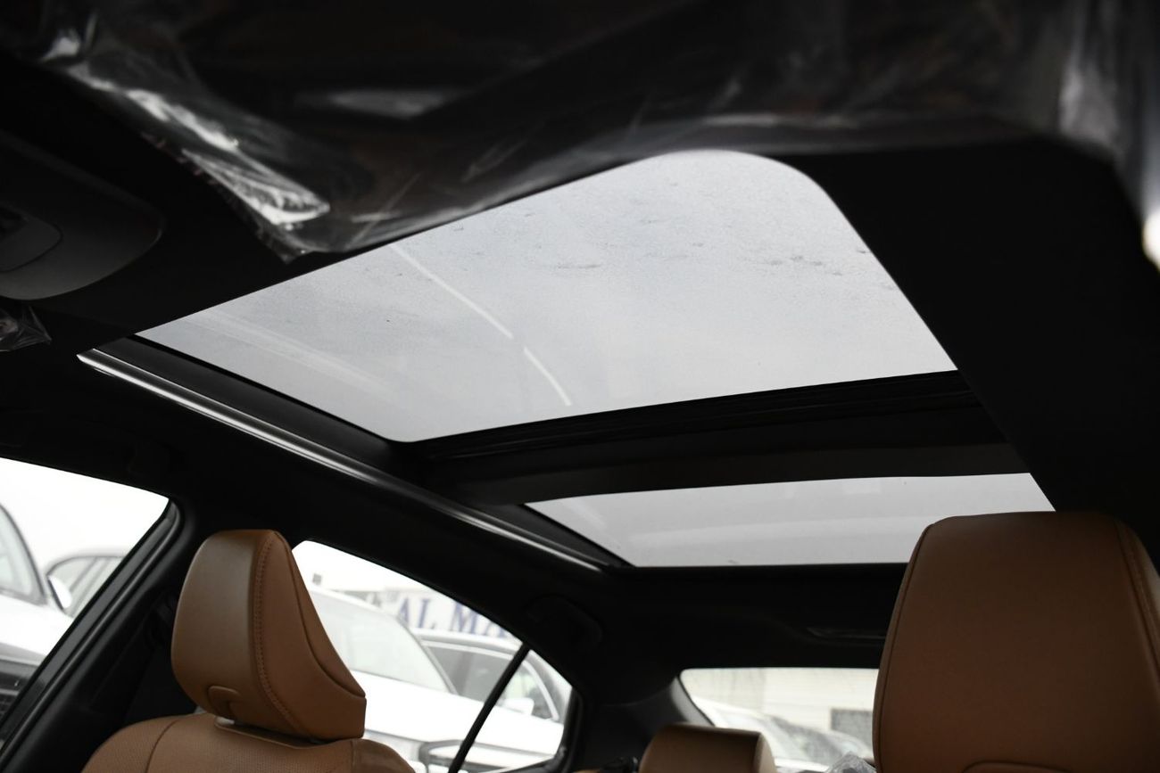 Toyota Camry 2.5L V4 GLE  petrol With panoramic