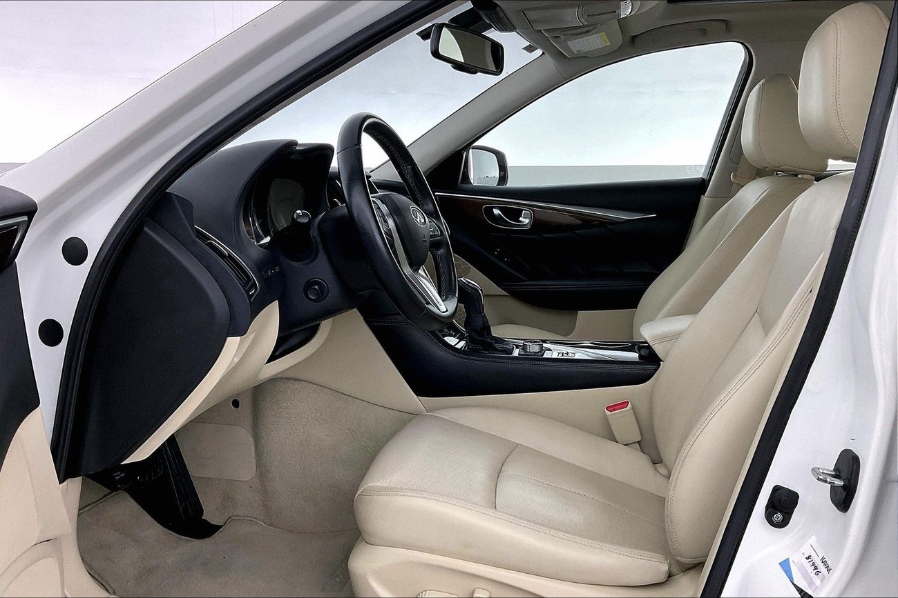 Infiniti Q50 Premium / Luxe