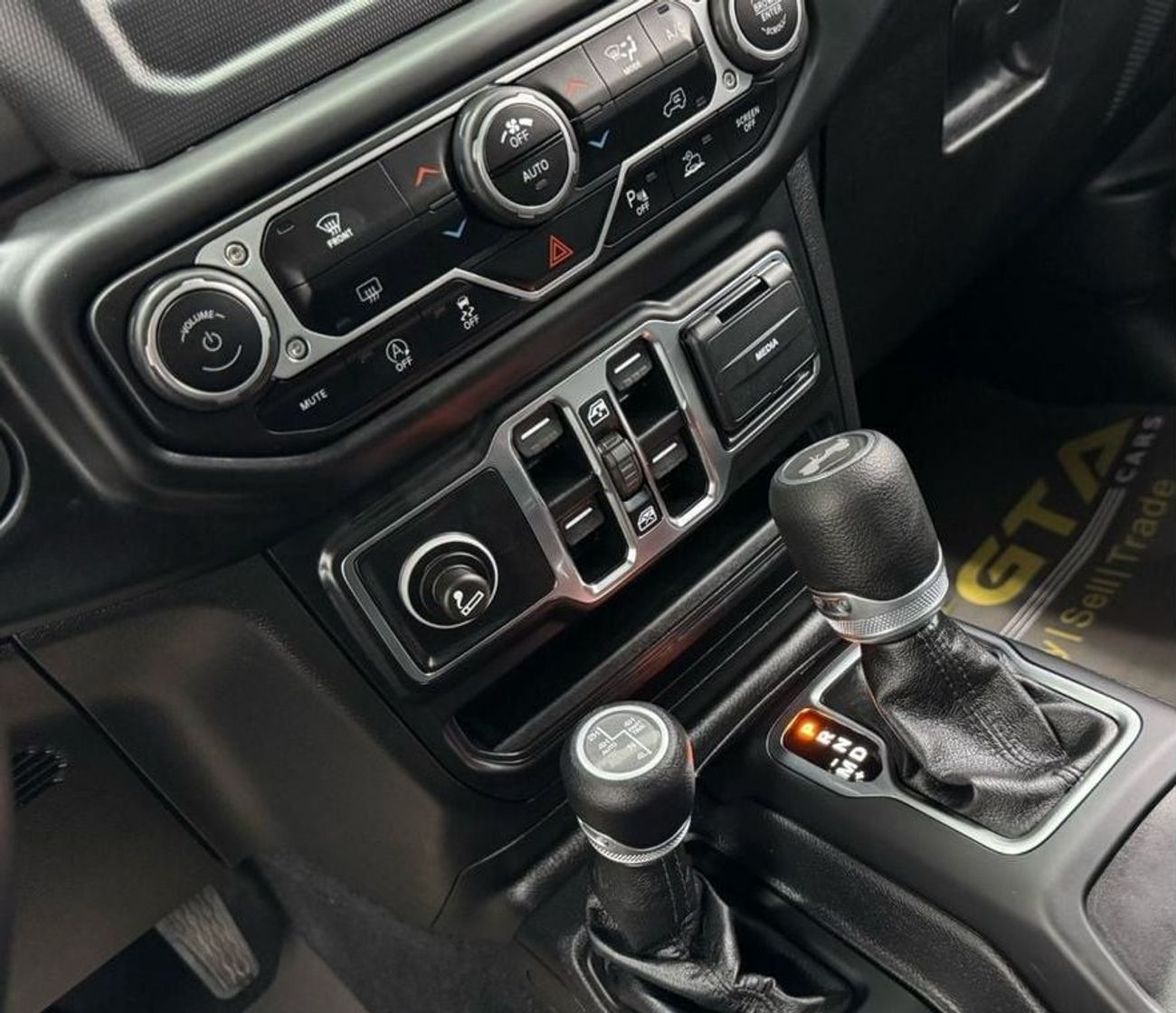 Jeep Wrangler Unlimited Sport 3.6L A/T