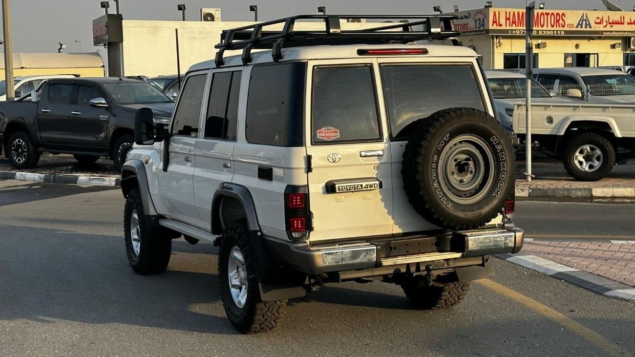 تويوتا لاند كروزر 70 Diesel 4.5 Liter Right Hand Drive 5 Doors Manual Gear Power Windows