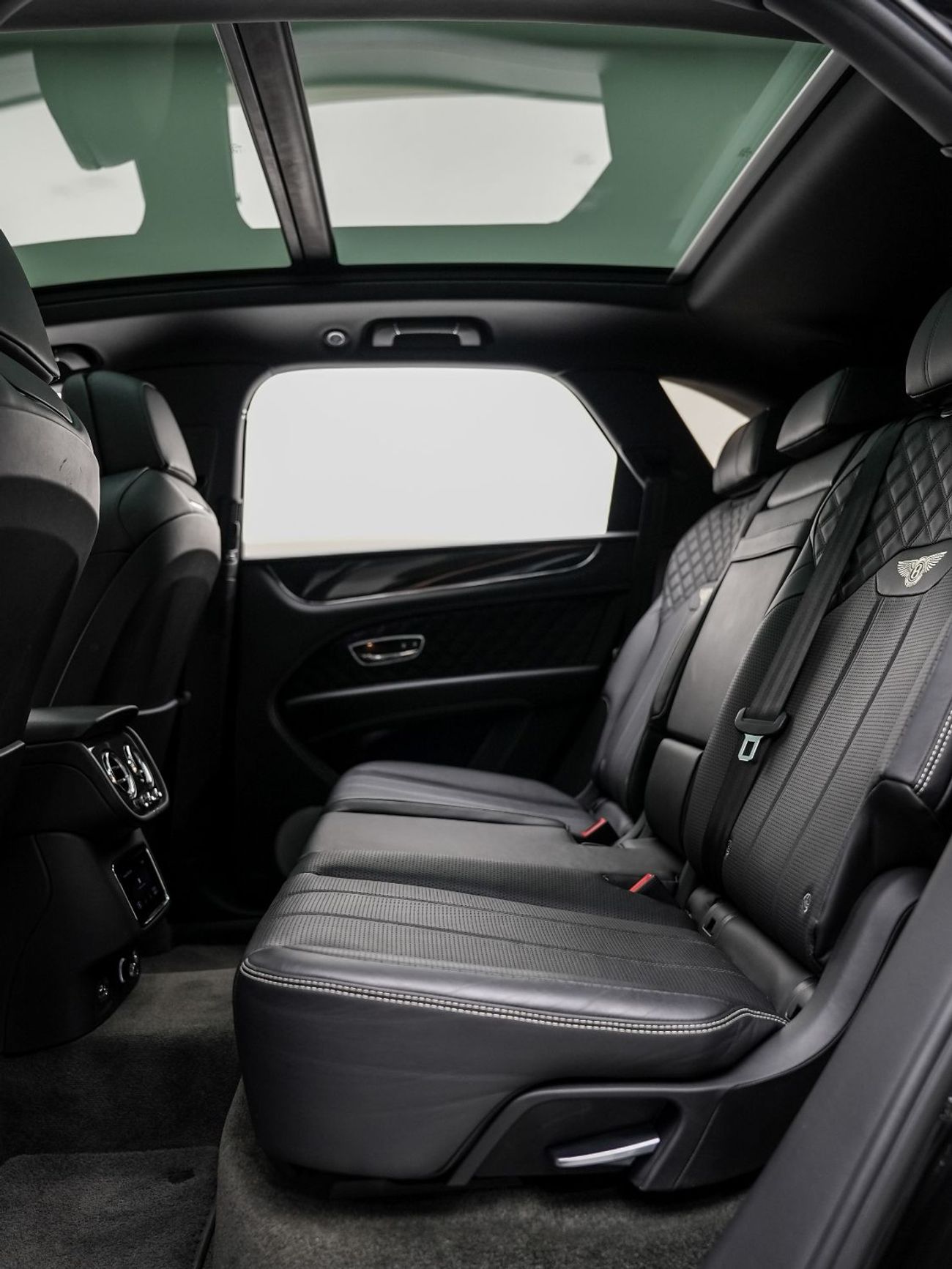 بنتلي بينتايجا Bentayga 4.0T 2021 Bentley Mulliner Blackline, Warranty, Full Bentley Service History, Fully Loaded,