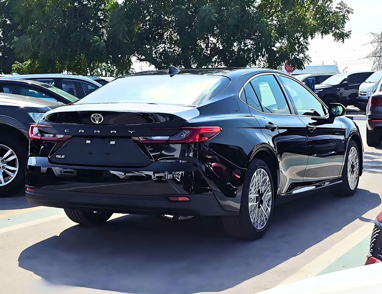 تويوتا كامري GLE TOYOTA CAMRY GLE || RADAR | LEATHER + ELECTRIC SEAT | DUAL AC | 1 CAM PANORAIC ROOF | PETROL AT 2.5L